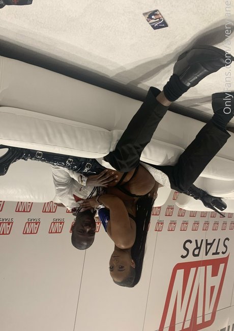 Naken lekkede OnlyFans-bilde av Averyjane