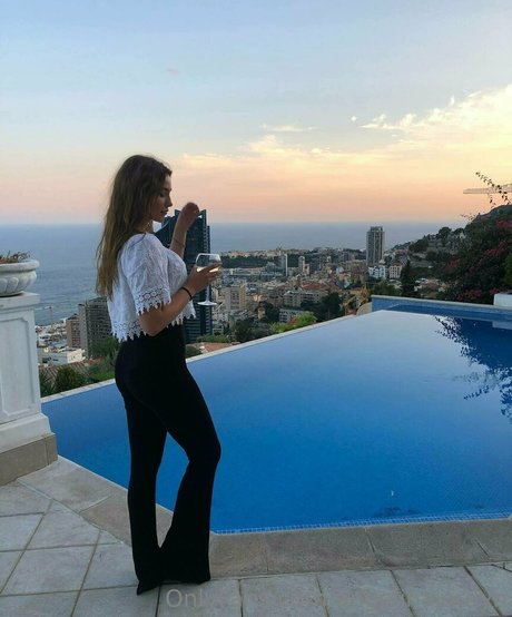 Foto di nudo di fuga di OnlyFans di Angelinajordyn