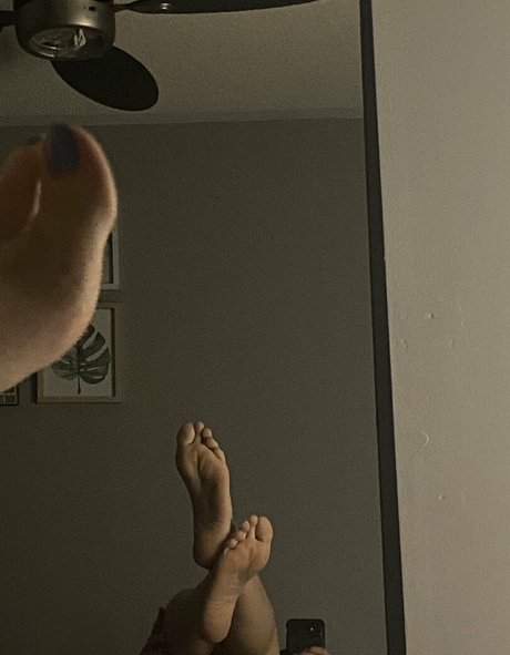 Обнаженная фотография утечки OnlyFans от Feetznation