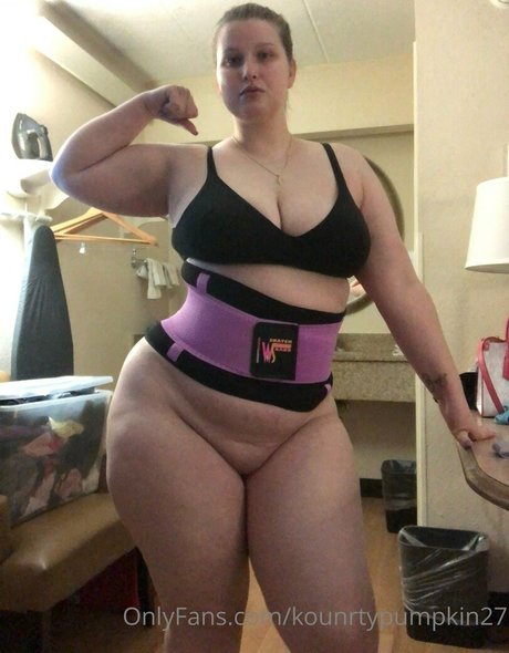 Foto di nudo di fuga di OnlyFans di Kounrtypumpkin27
