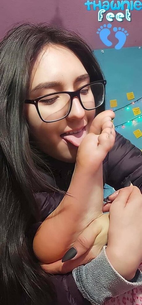 Naken lekkede OnlyFans-bilde av Thawniefeet