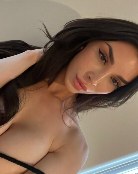 Alasti lekkinud OnlyFans-i pilt Undressada