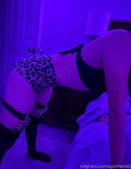 Обнаженная фотография утечки OnlyFans от Taylorherd02