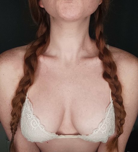 Naken lekkede OnlyFans-bilde av Misseducationfirst