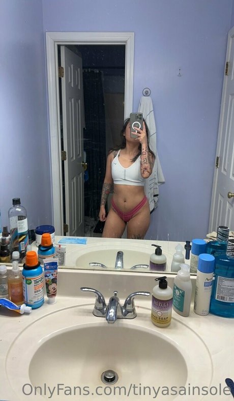 Photo nue de fuite OnlyFans de Tinyasainsole