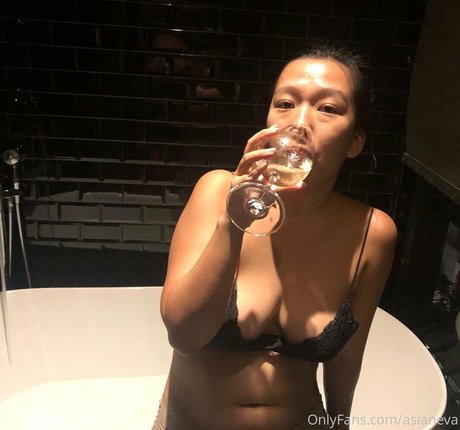 Asianeva OnlyFansリークヌード写真