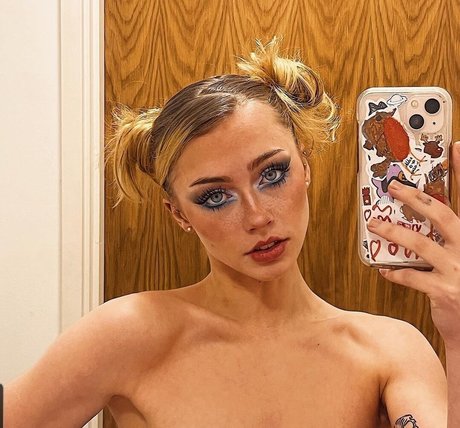 Nahá fotka uniklých OnlyFans od Lacey Rose Trebilcook