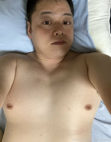 Naken läckt OnlyFans-bild av Kesunkejp