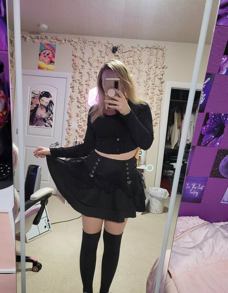 Alasti lekkinud OnlyFans-i pilt Carmennem