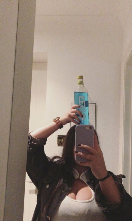 Foto di nudo di fuga di OnlyFans di Isabellaell