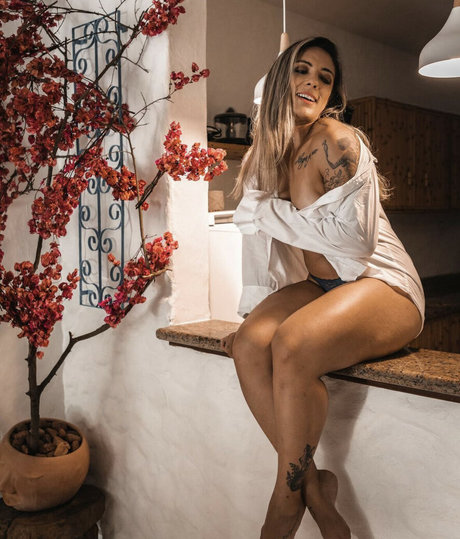 Naakte gelekte OnlyFans-foto van Jokissima