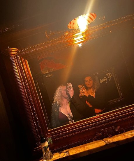 Naken lekkede OnlyFans-bilde av Emily J