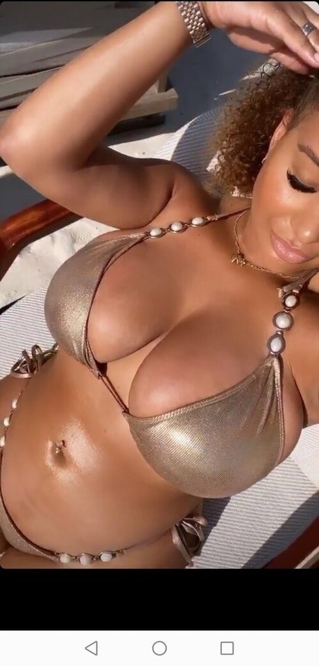 Naken lekkede OnlyFans-bilde av Georgina Seaman