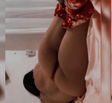 Naakte gelekte OnlyFans-foto van Jumaromba