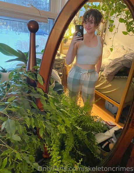 Naakte gelekte OnlyFans-foto van Skeletoncrimes