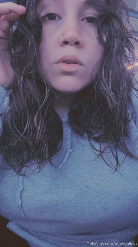 Nacktes geleaktes OnlyFans-Foto von Madibaileyx