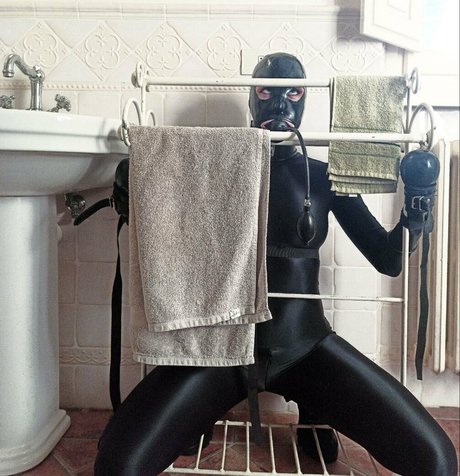 Nahá fotka uniklých OnlyFans od Collaredfeline