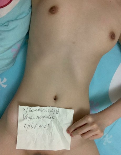 Nahá fotka uniklých OnlyFans od Virginasiangf