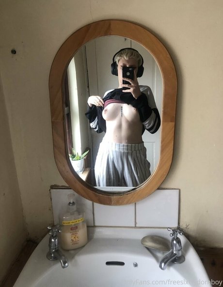 Naken lekkede OnlyFans-bilde av Freeslxttydomboy
