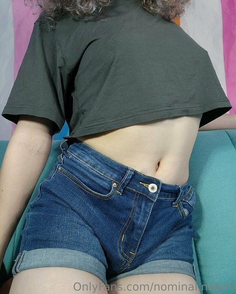 Naken lekkede OnlyFans-bilde av Nominalnaomi