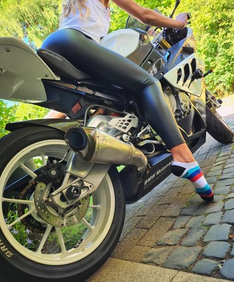 Deineemily03 naked leaks OnlyFans pic