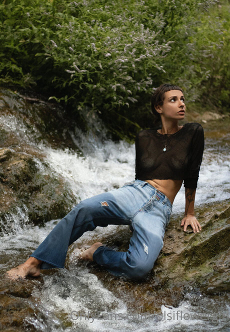 Alasti lekkinud OnlyFans-i pilt Olsiflowergirl