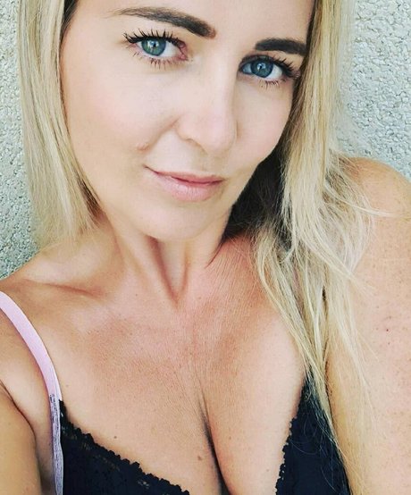 Nacktes geleaktes OnlyFans-Foto von Ashley Campbell