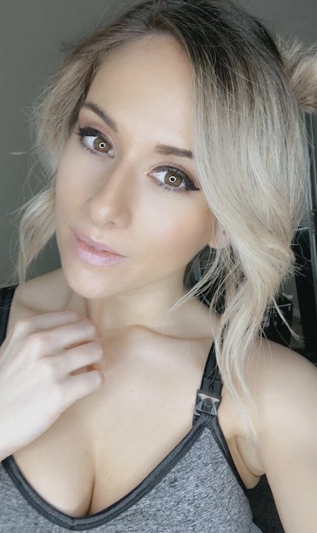 Alasti lekkinud OnlyFans-i pilt Alexathenafree