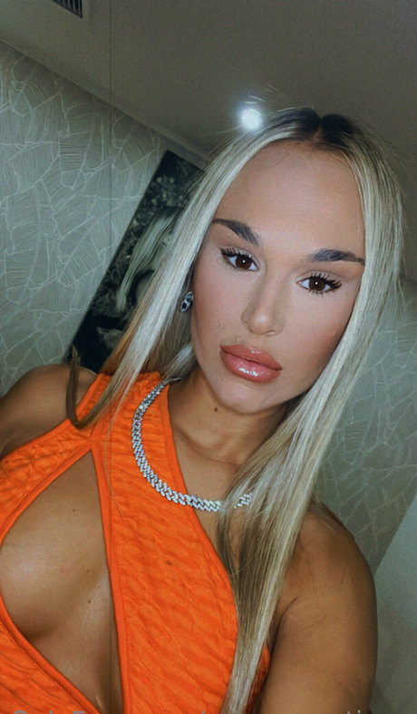 Nahá fotka uniklých OnlyFans od Arianasantiago