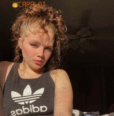 Alasti lekkinud OnlyFans-i pilt Miss2prettyt