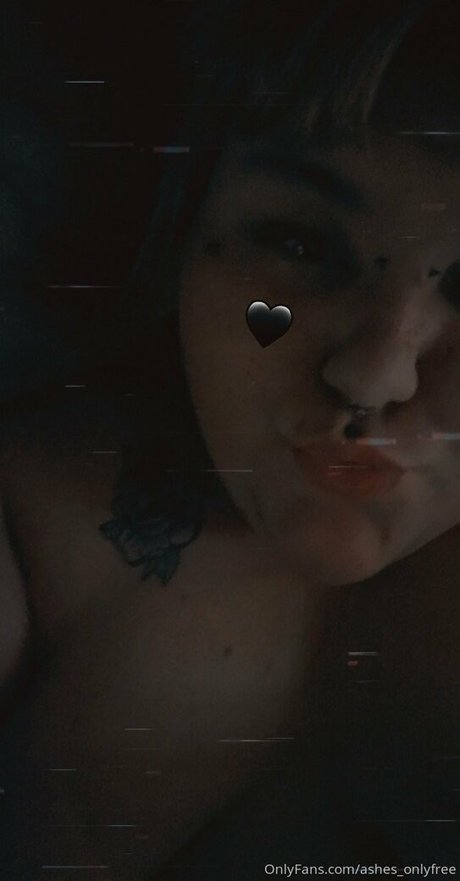 Naken lekkede OnlyFans-bilde av Ashesonlyfree