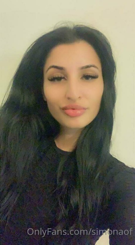 Alasti lekkinud OnlyFans-i pilt Simonaof