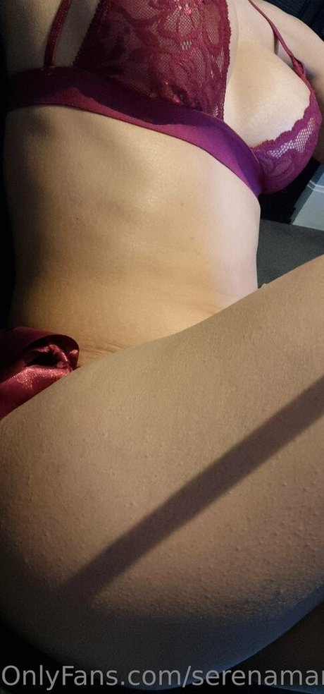 Naakte gelekte OnlyFans-foto van Serena Mann