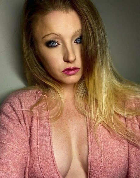 Nahá fotka uniklých OnlyFans od Rayrachel