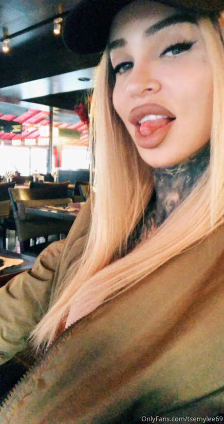 Foto desnuda filtrada de OnlyFans de Emy Lee