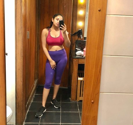 Alasti lekkinud OnlyFans-i pilt Nimesha Jayarathne