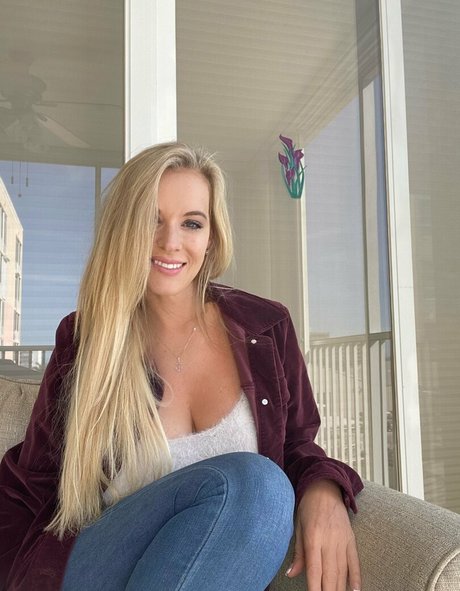 Alasti lekkinud OnlyFans-i pilt Ellehotmom