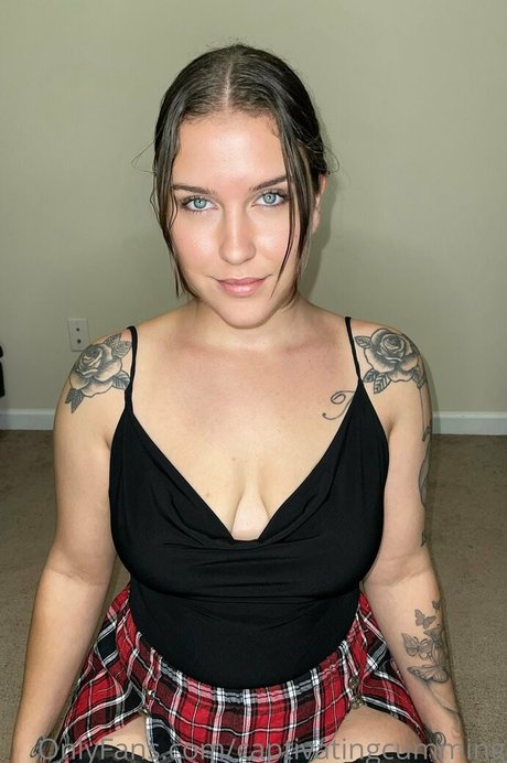 Naken läckt OnlyFans-bild av Captivatingcumming