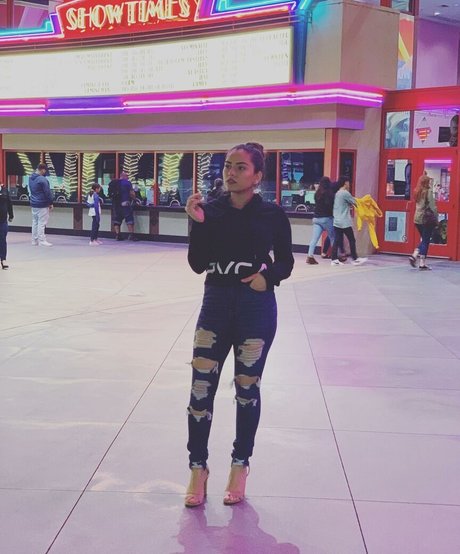 Naken lekkede OnlyFans-bilde av Sukh Bains