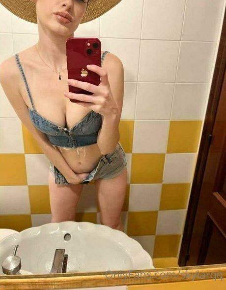 Nahá fotka uniklých OnlyFans od Skylarqq