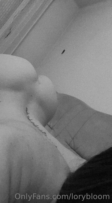 Nahá fotka uniklých OnlyFans od Lorybloom