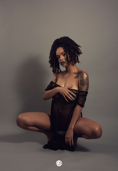 Nahá fotka uniklých OnlyFans od Feistybadazz