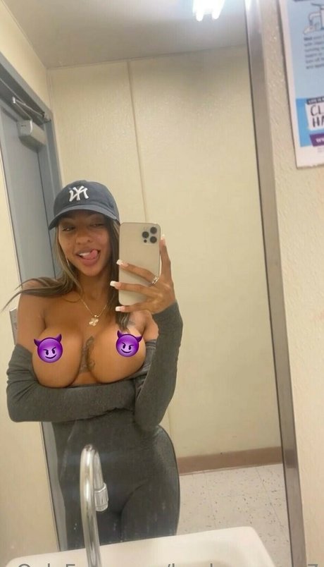 Naken läckt OnlyFans-bild av Beckyyyyyyyy