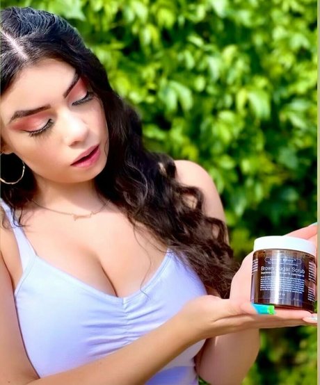 Nahá fotka uniklých OnlyFans od Lilbittyliv