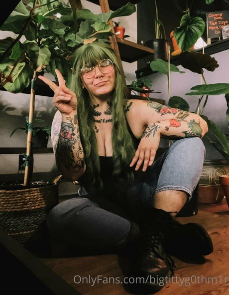 Naken lekkede OnlyFans-bilde av Bigtittyg0thm1r