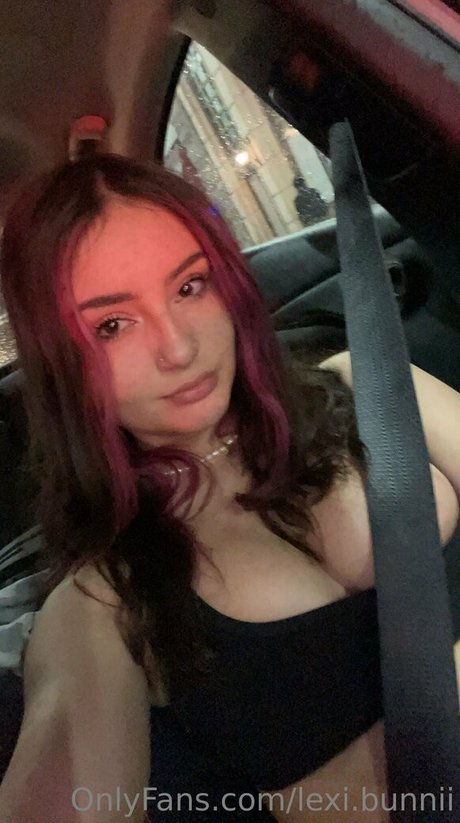 Alasti lekkinud OnlyFans-i pilt Lexibunnii